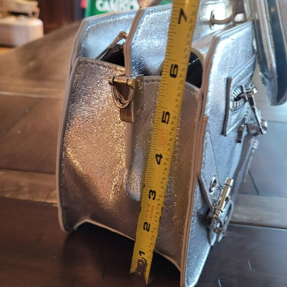 Steve Madden The Special Edition Evelyn Silver Set Tote 7"x10"x5" - Picture 2 of 13